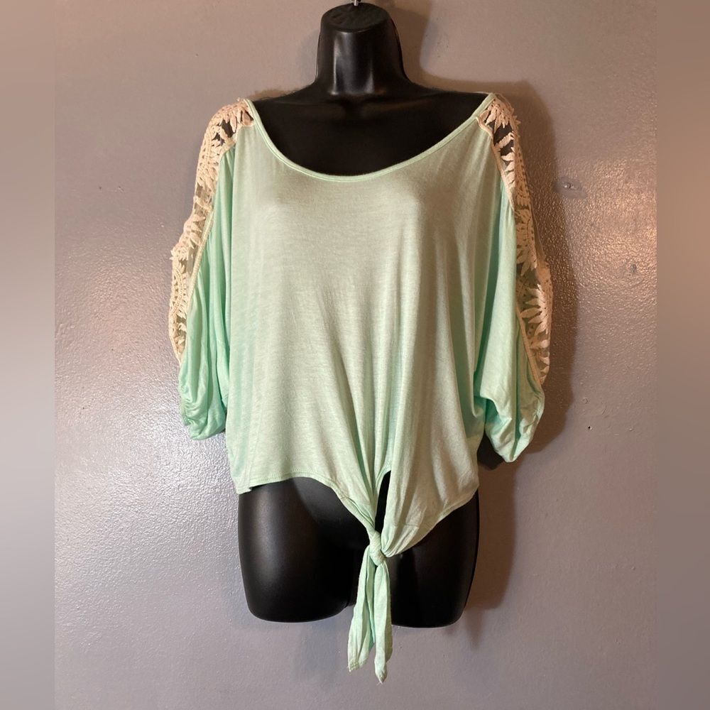 Venus green crochet batwing blouse - Picture 1 of 8